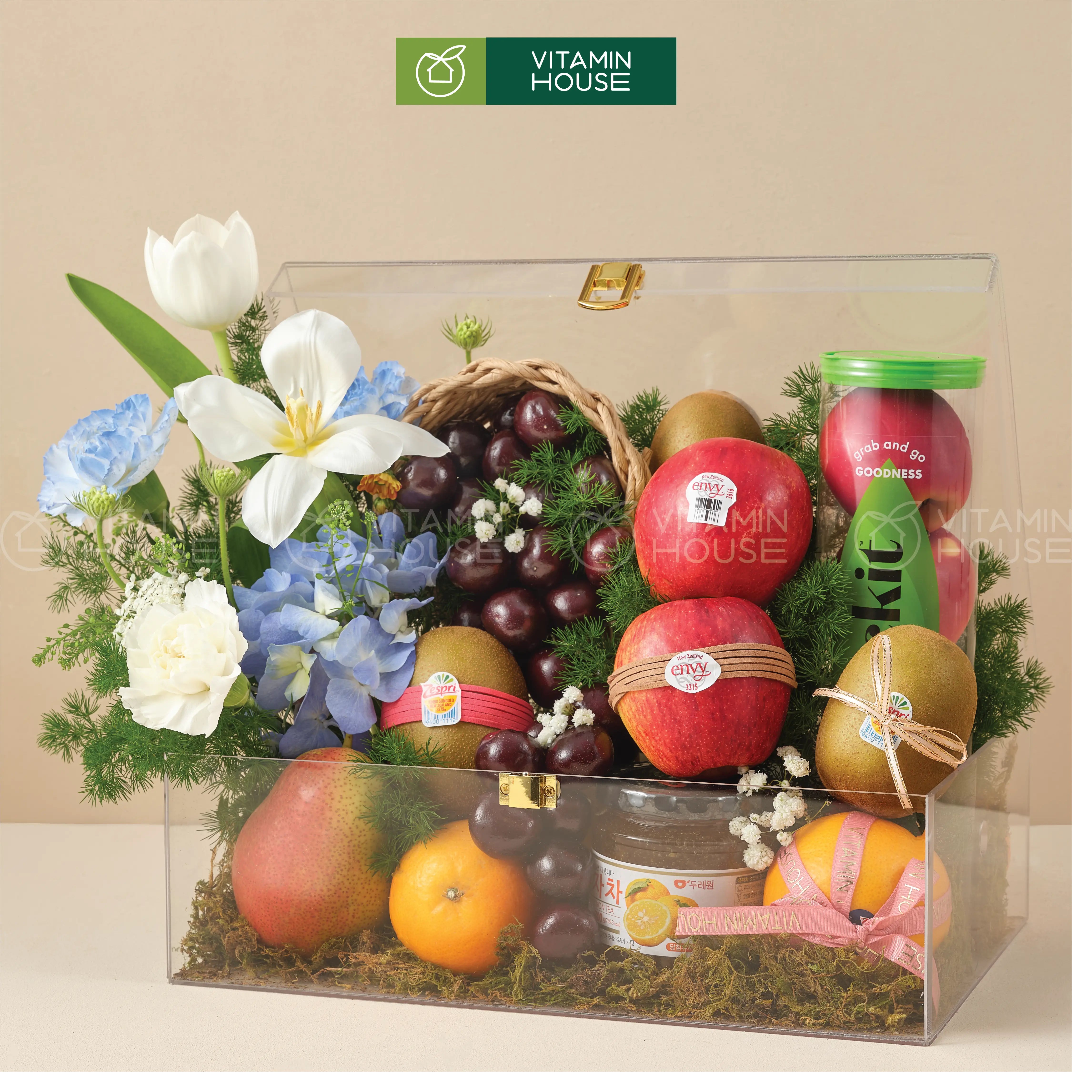 Hộp trái cây cherry,quýt úc, táo rockit, kiwi vàng và hoa tươi tặng bác sĩ