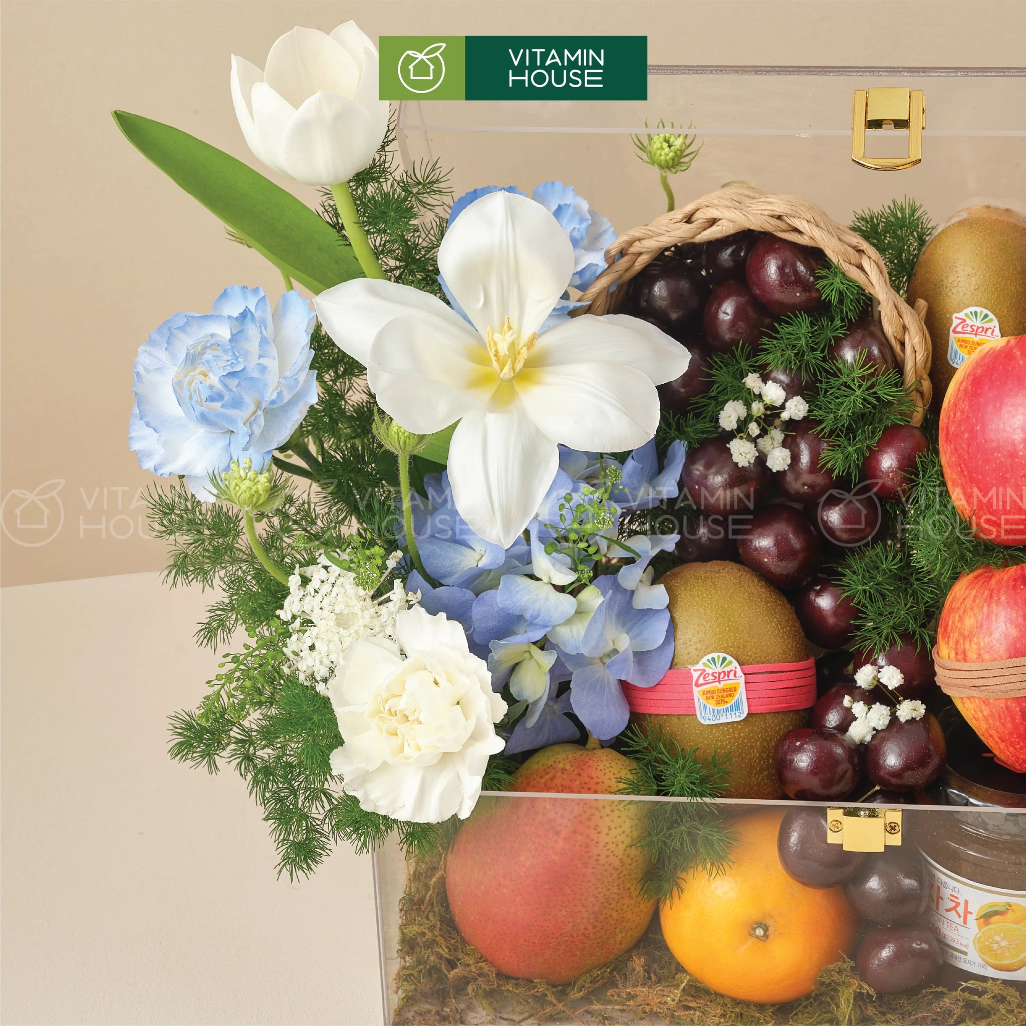 Hộp trái cây cherry,quýt úc, táo rockit, kiwi vàng và hoa tươi tặng bác sĩ