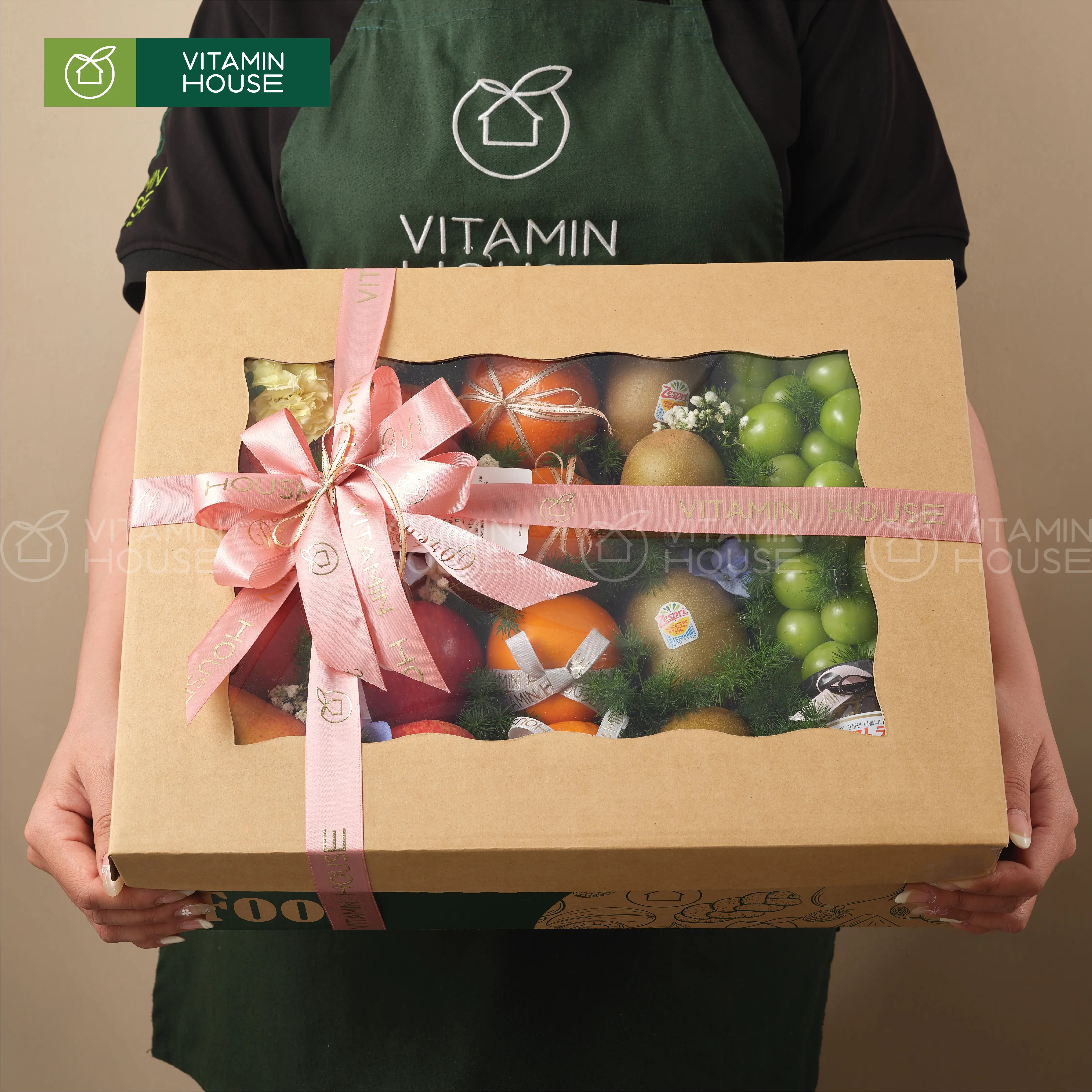 Hộp quà trái cây nho mẫu đơn, kiwi, mật ong đi chúc sức khỏe người thân bạn bè