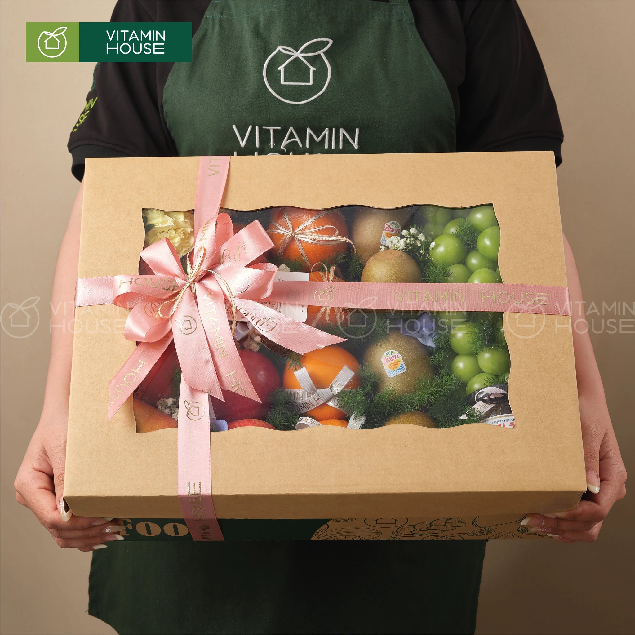 Hộp quà trái cây nho mẫu đơn, kiwi, mật ong đi chúc sức khỏe người thân bạn bè