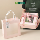 Hộp trái cây vuông màu trắng sang trọng, cherry và nho xanh