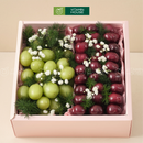 Hộp trái cây vuông màu trắng sang trọng, cherry và nho xanh