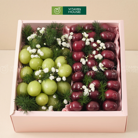 Hộp trái cây vuông màu trắng sang trọng, cherry và nho xanh