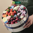 hộp quà trái cây cherry, dâu tây, việt quất và hoa tươi hình tròn màu bạc sang trọng