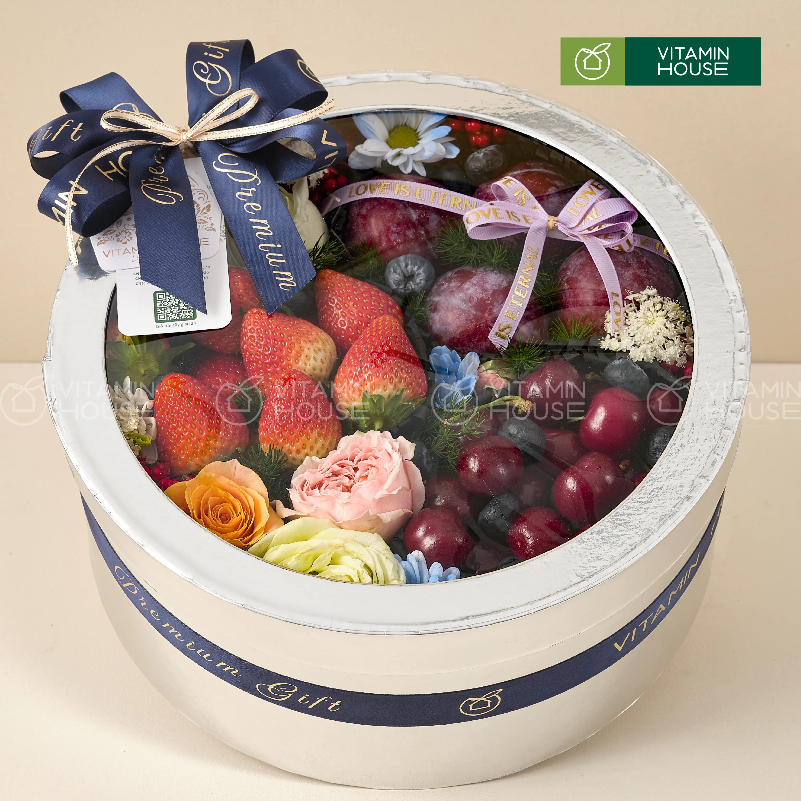 hộp quà trái cây cherry, dâu tây, việt quất và hoa tươi hình tròn màu bạc sang trọng