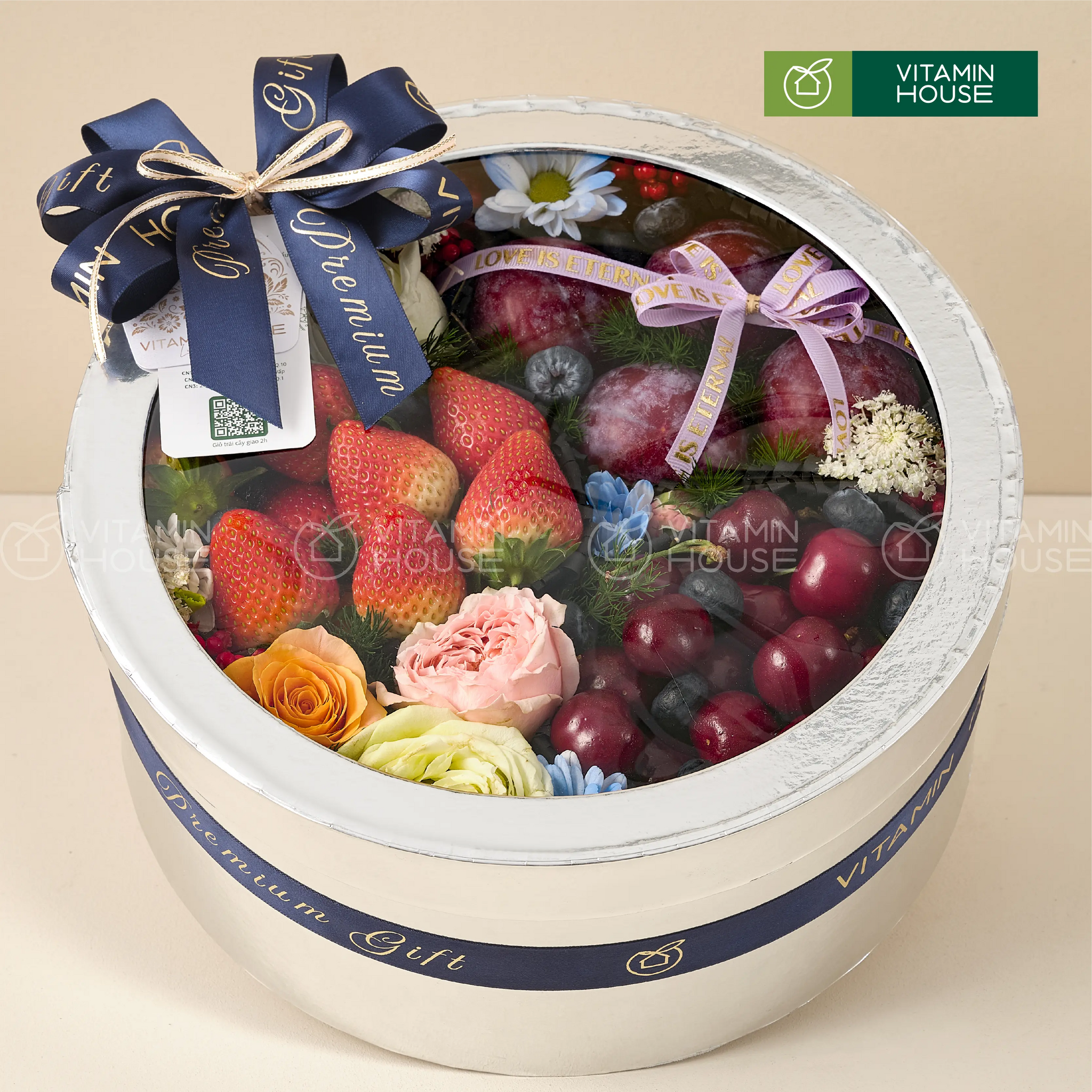 hộp quà trái cây cherry, dâu tây, việt quất và hoa tươi hình tròn màu bạc sang trọng