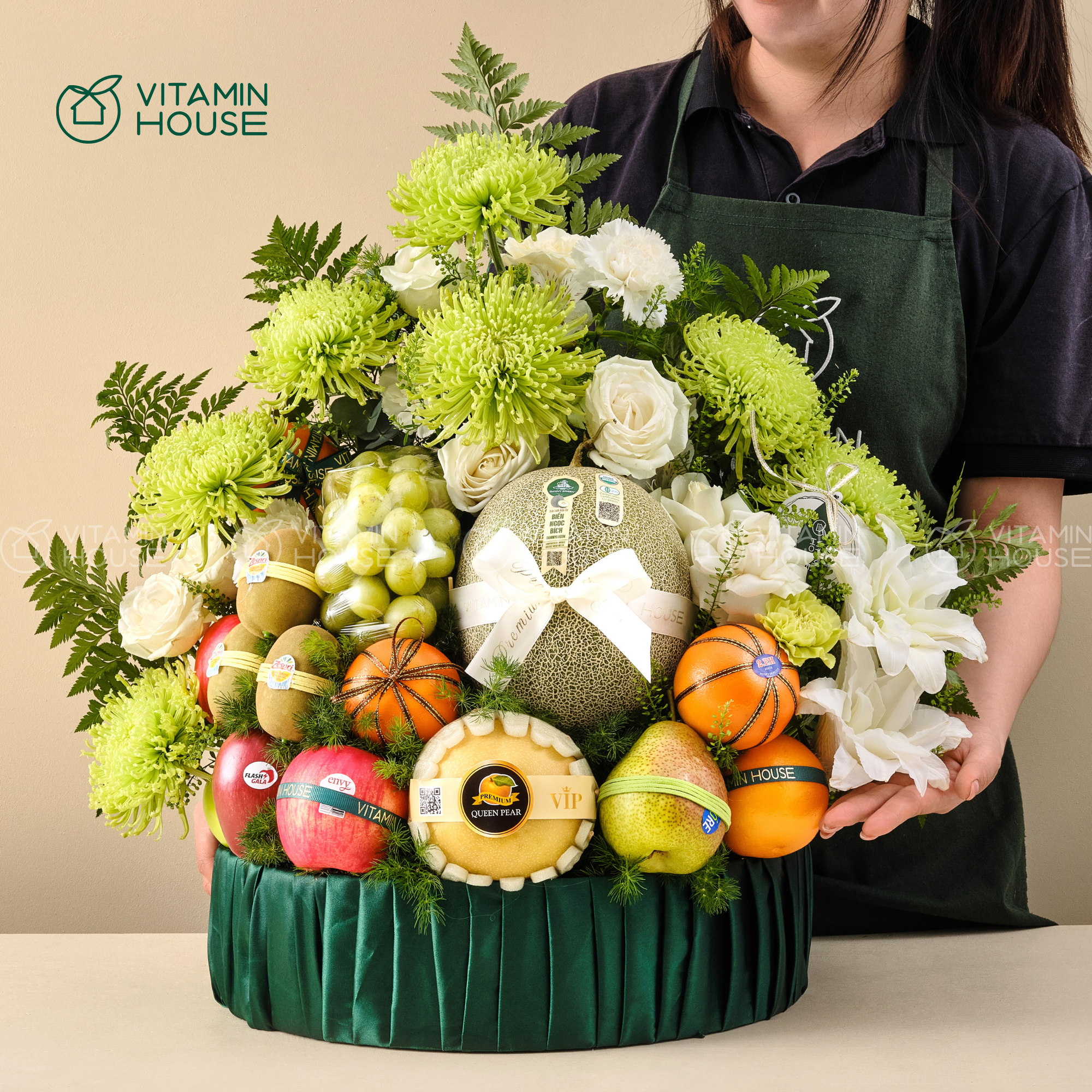Giỏ Quà Trái Cây Nho, Kiwi, Quýt Nhập Khẩu Đi Lễ Chùa Đầu Năm