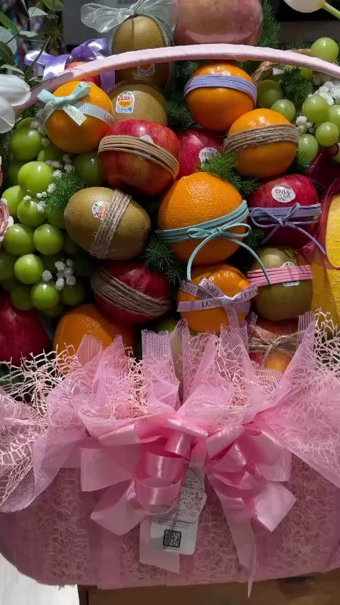 Video cận cảnh Giỏ Quà Trái Cây Nhập Khẩu & Hoa Tươi Tặng Mừng Sinh Nhật, Tặng Bác Sĩ ,Tân Gia