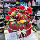 Giỏ Quà Trái Cây Cherry, Kiwi, Nho Tone Đỏ Rực Rỡ & Hoa Hồng Quý Phái