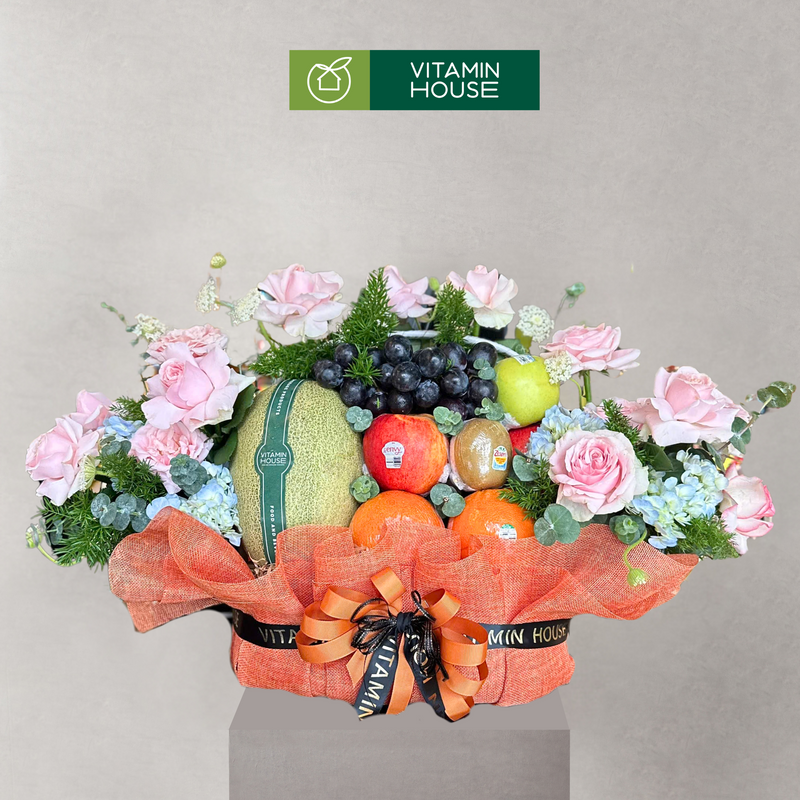 Giỏ Quà Trái Cây Kiwi, Táo Nhập Khẩu và Hoa Tươi Tặng Người Yêu (Đỏ, Hồng)
