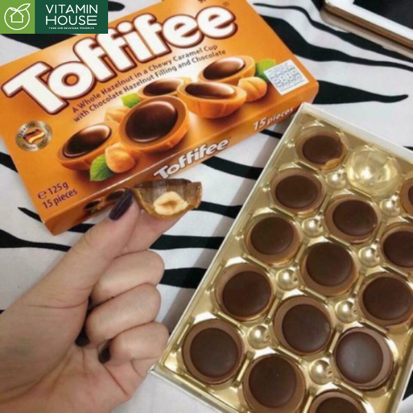 Kẹo Mềm Caramen Nhân Chocolate Hạt Dẻ Toffifee Đức Hộp 125g