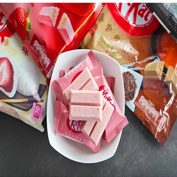 Bánh Xốp KitKat Vị Dâu Nestle Nhật Gói 11 Thanh