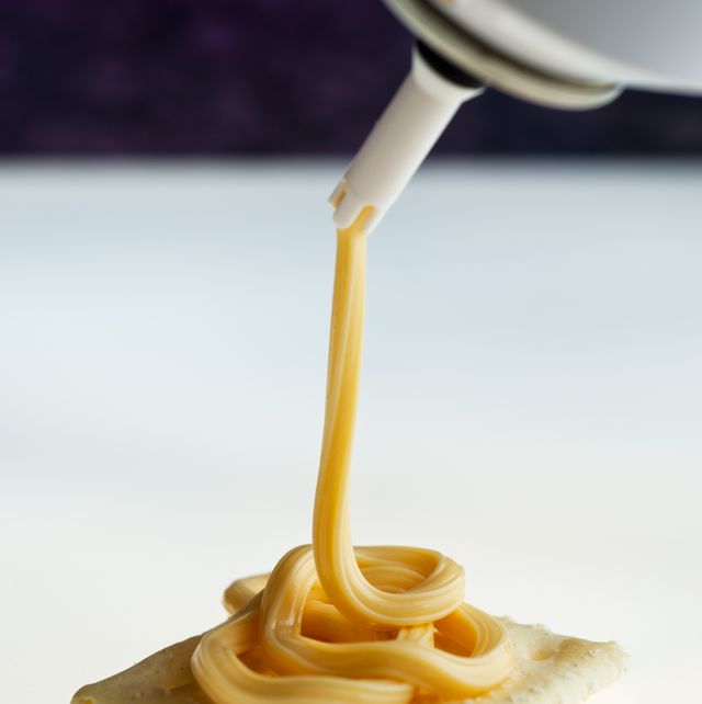 Phô Mai Xịt Easy Cheese Cheddar Mỹ Chai 226g (Vàng)